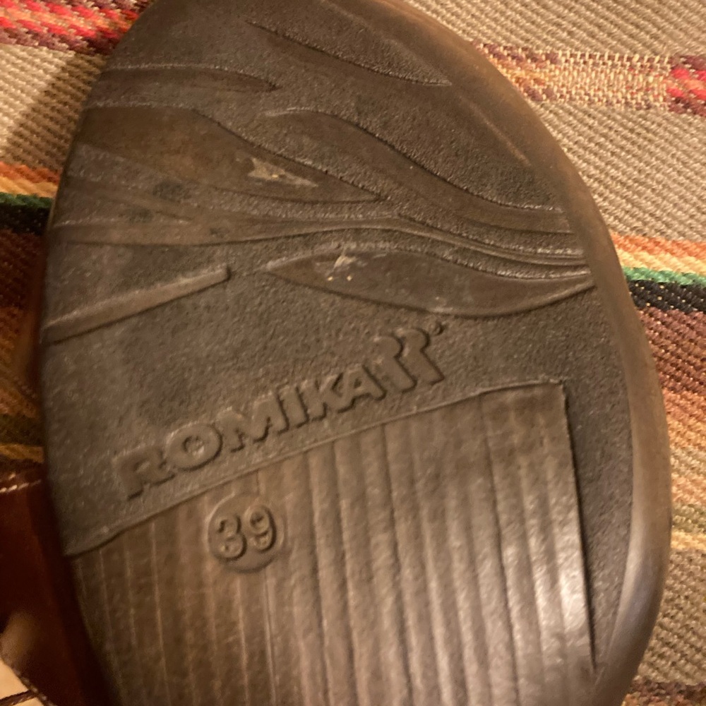 Romika 8-8.5 (39) Maui Sandals Exc cond 2.5”heel 10” long - Picture 9 of 10